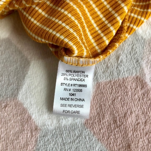NWT--CHARLOTTE RUSSE YELLOW STRIPE TOP - Picture 8 of 8